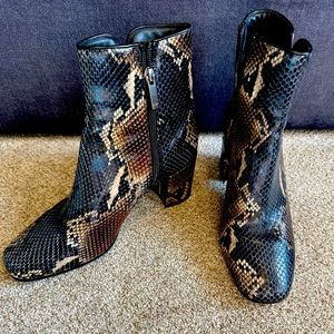 Leather navy, brown & beige snakeskin pattern. 2 1/2”heel.